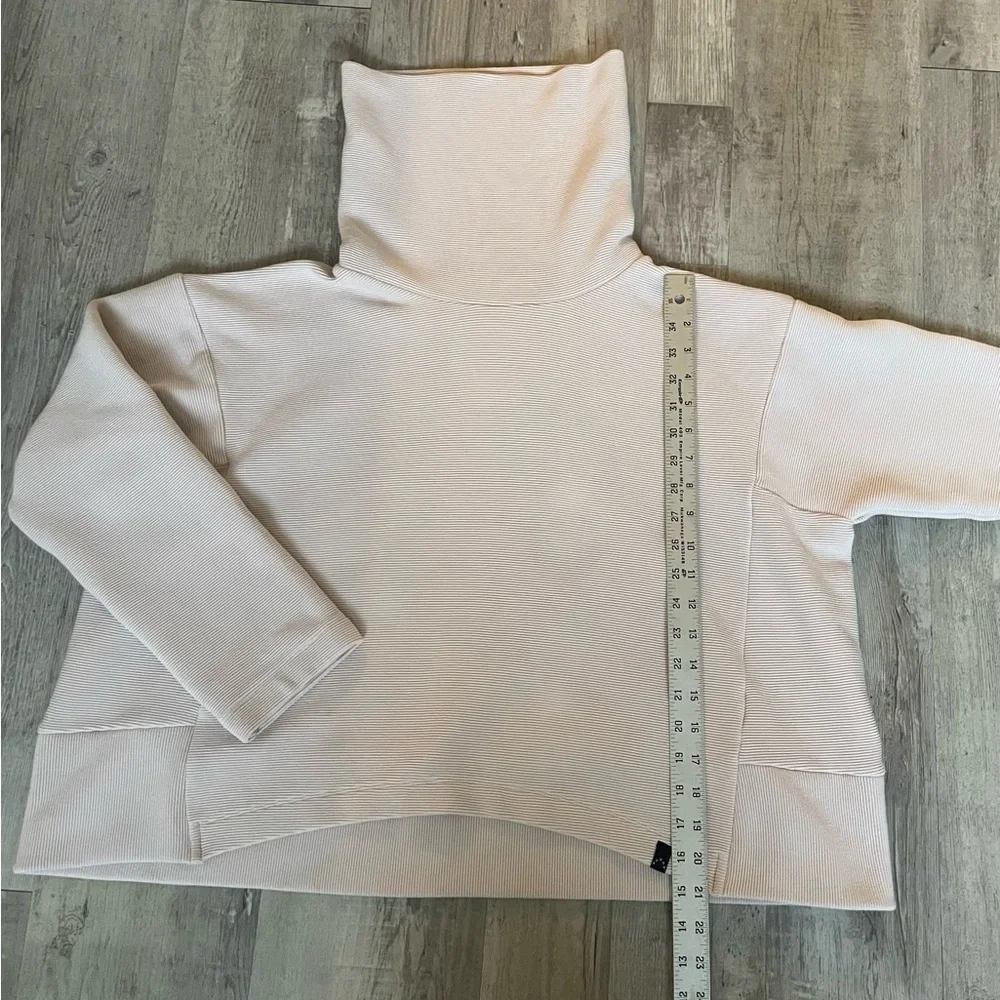 Varley Ribbed Cropped Turtleneck Sweatshirt in Dusty Rose Sz. S - Picture 4 of 7